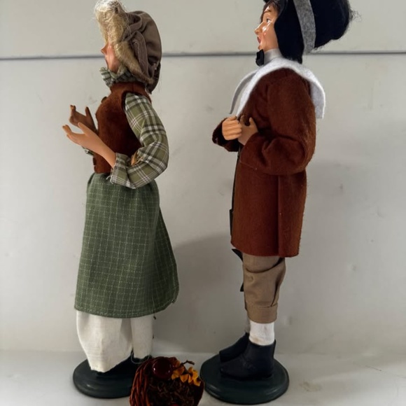 Set 2 Byers Choice Carolers STYLE? Pilgrim Thanksgiving Shotgun Dolls Decor - Picture 7 of 8